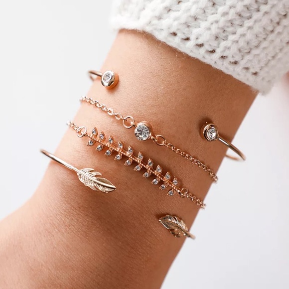 Jewelry - ⚜️[𝟯/$𝟮𝟴]⚜️4 Layered Gold Crystal Bracelets NEW